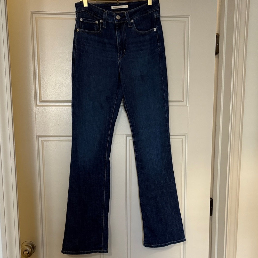 Levi’s 725 high rise bootcut Jean